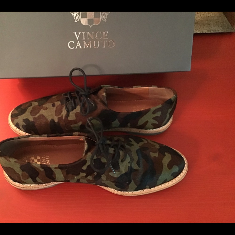 Vince Camuto Nile Oxford.